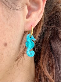 Les boucles d’oreilles Aquaponey 