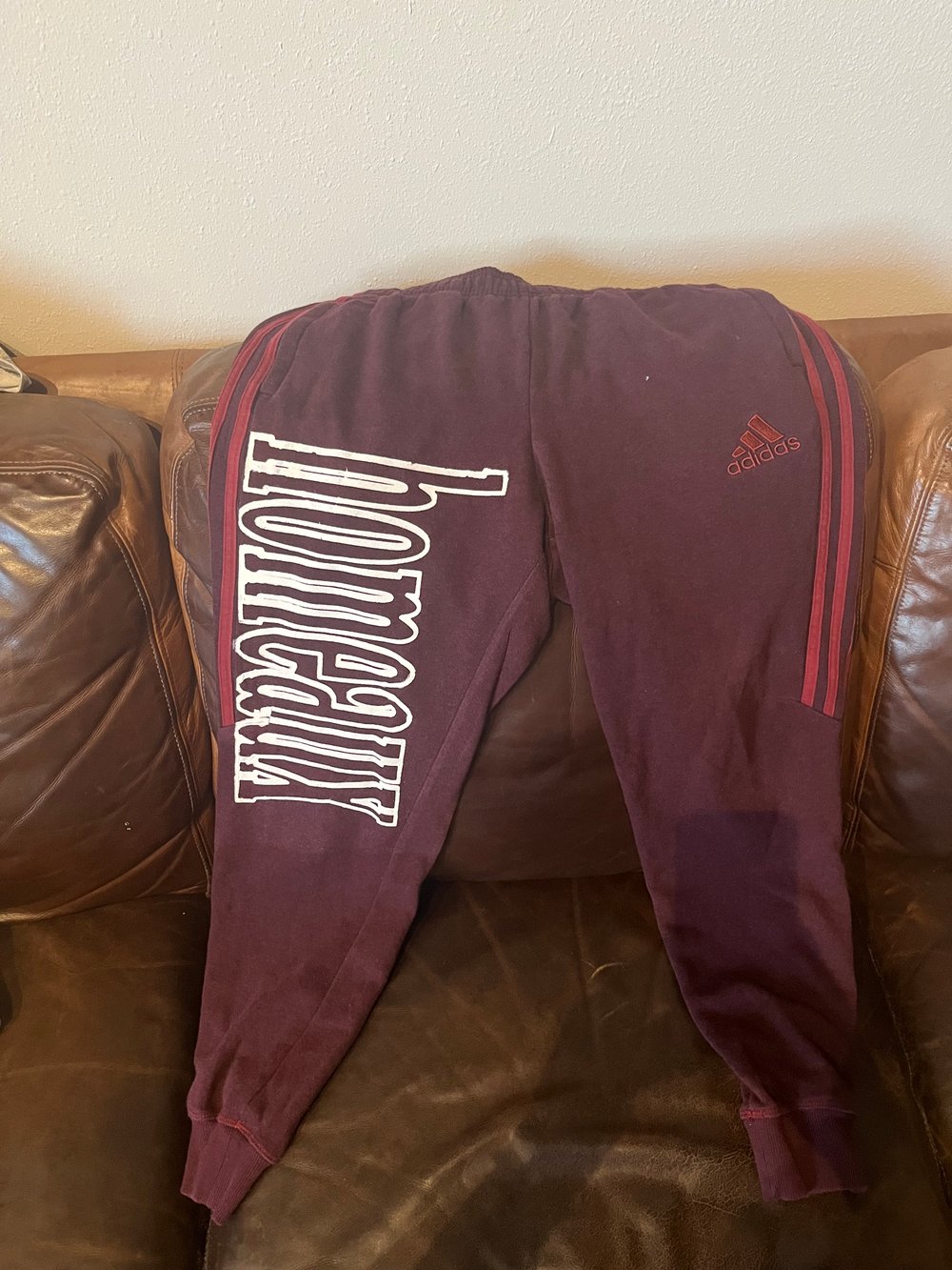 **UPCYCLED**S MAROON ADIDAS SWEATPANTS "HOMEAUX" VERTICAL YT INK