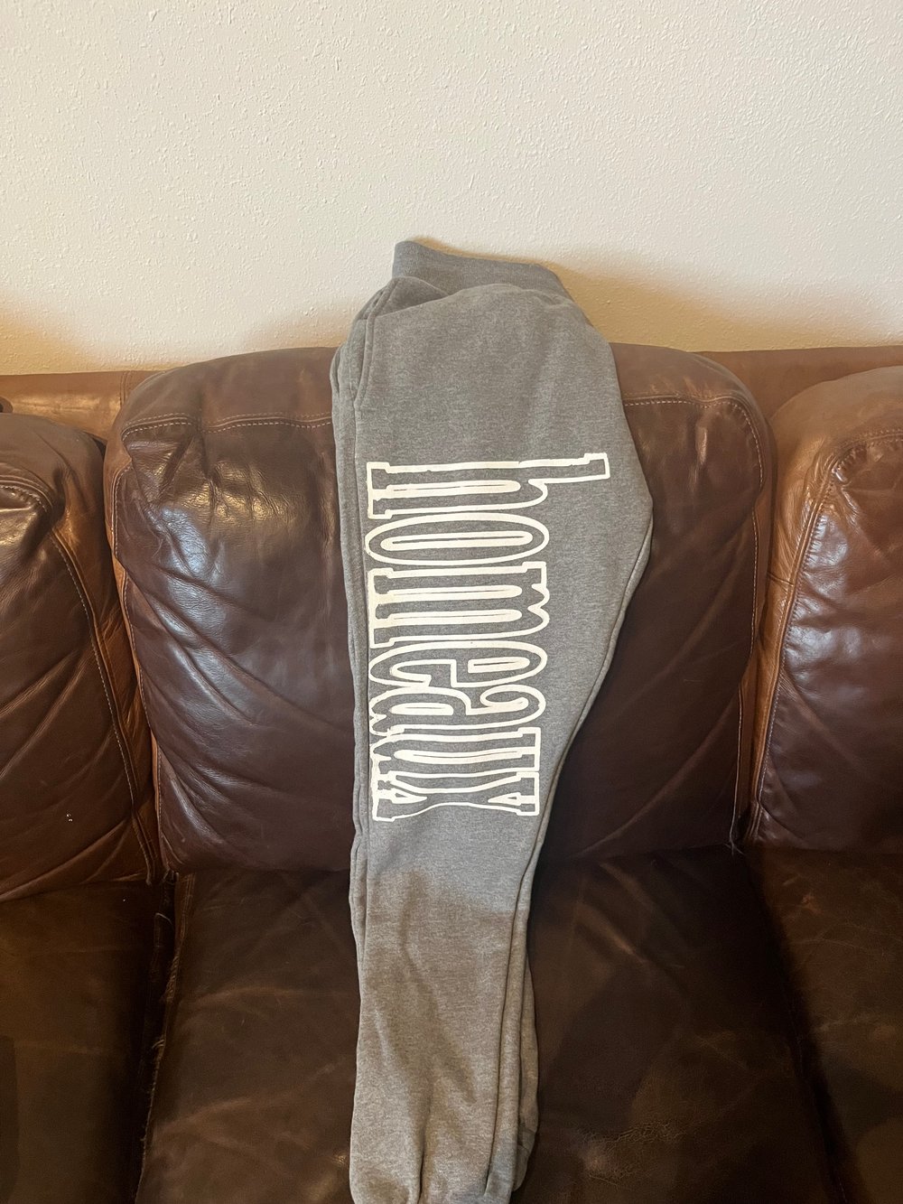 S GREY RUE PORTER SWEATPANTS "HOMEAUX" VERTICAL YT INK