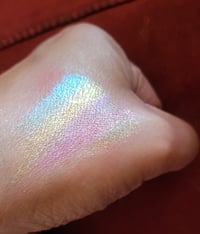 Image 2 of TINY SIZE RAINBOW HIGHLIGHTER/EYESHADOW 