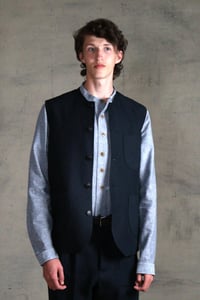 Image 8 of Clayton Gilet linen - Dark Navy