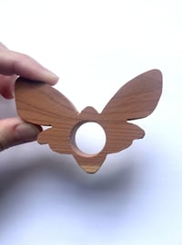 Image 2 of 趨光蛾拇指書壓加開！