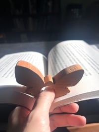 Image 3 of 趨光蛾拇指書壓加開！