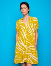 Vestido corto mostaza