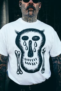 Image 2 of CALAVERA NO LLORA TSHIRT
