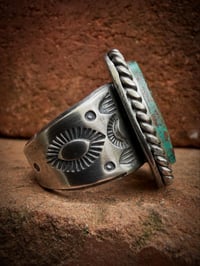 Image 2 of WL&A Handmade Heavy Ingot Sunburst Gem Pilot Mtn Turquoise Ring - Size 12.75