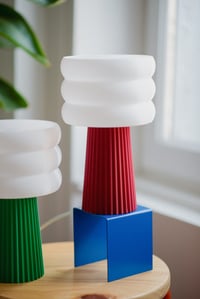 Image 4 of Lampe décorative Kāt rouge
