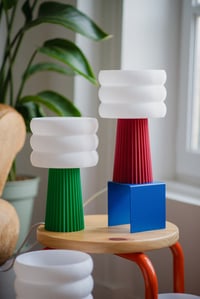 Image 5 of Lampe décorative Kāt rouge