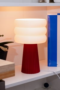 Image 3 of Lampe décorative Kāt rouge