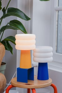 Image 3 of Lampe décorative Kāt jaune