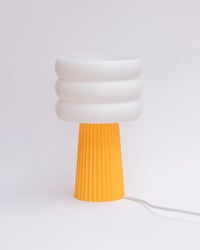 Image 1 of Lampe décorative Kāt jaune