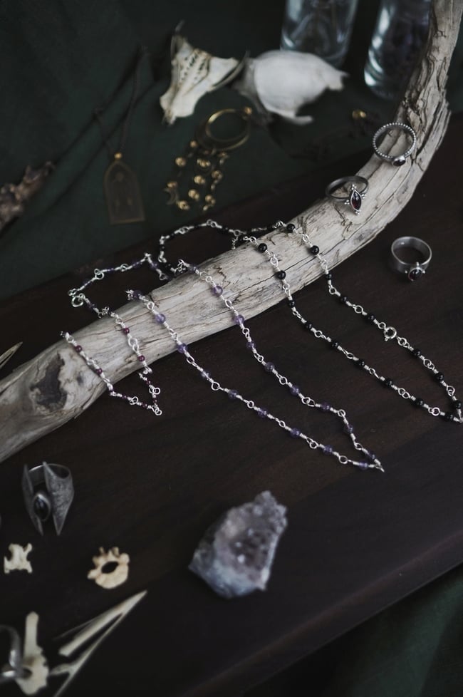 Beaded bracelet with garnets