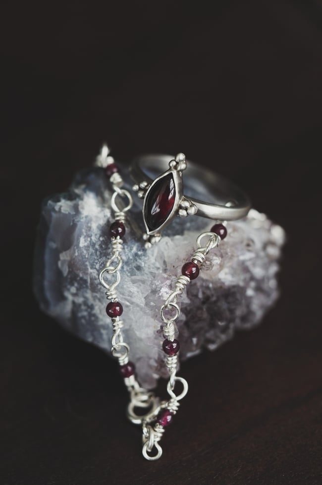 Beaded bracelet with garnets