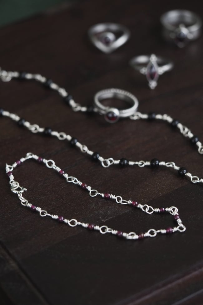 Beaded bracelet with garnets