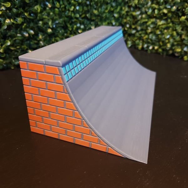 Image of 3-D printed Quarter Pipe 