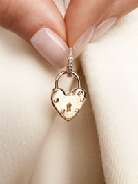 Image 2 of Boucle d'oreille INCONDITIONNEL