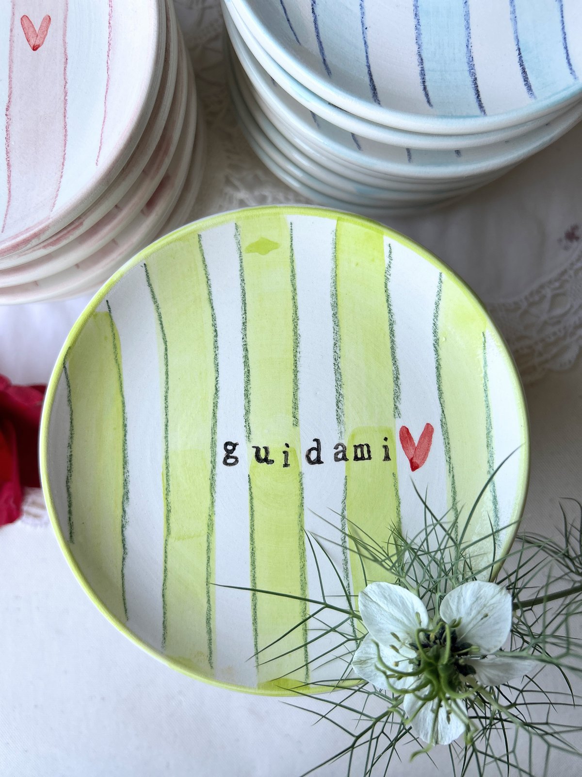 Piattino in ceramica personalizzato – Bomboniera artigianale (12 cm)