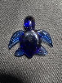 Image 2 of Turtle Bae Glass small Turtle #046 