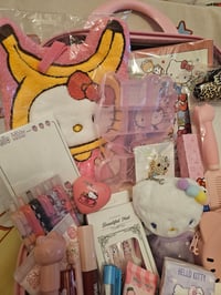 Image 3 of Hello Kitty Suitcase Bundle 