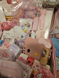 Image 4 of Hello Kitty Suitcase Bundle 