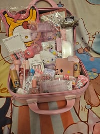Image 5 of Hello Kitty Suitcase Bundle 