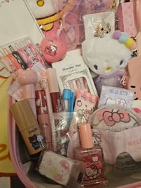 Image 6 of Hello Kitty Suitcase Bundle 