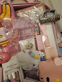 Image 7 of Hello Kitty Suitcase Bundle 
