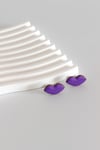 Pendientes mini labios morados