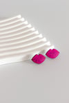 Pendientes mini besos fucsias