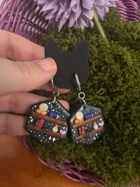 Image 1 of Pendientes de estantería de bruja 