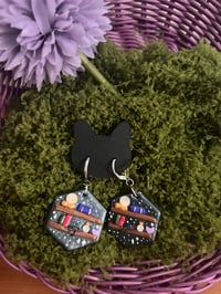 Image 3 of Pendientes de estantería de bruja 