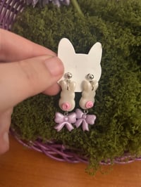 Image 3 of Pendientes de conejito con lazo 