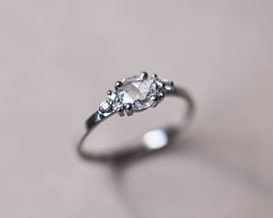 Image of Platinum 5.0mm rose-cut diamond ring (LON276)