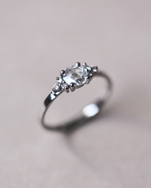 Image of Platinum 5.0mm rose-cut diamond ring (LON276)