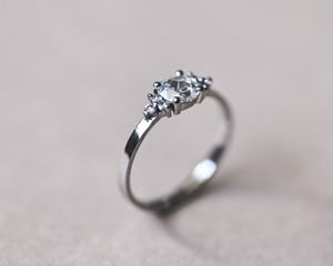 Image of Platinum 5.0mm rose-cut diamond ring (LON276)