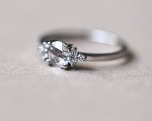 Image of Platinum 5.0mm rose-cut diamond ring (LON276)