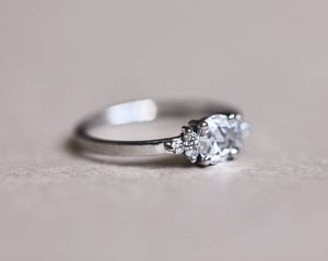 Image of Platinum 5.0mm rose-cut diamond ring (LON276)
