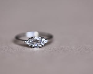 Image of Platinum 5.0mm rose-cut diamond ring (LON276)