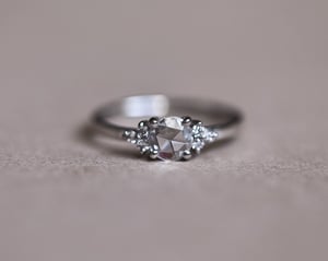 Image of Platinum 5.0mm rose-cut diamond ring (LON276)