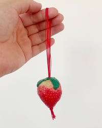 Image 3 of Big charm bag | Fresas