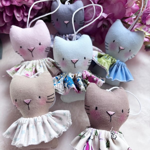 Image of Tiny Fabric Cat Decoration 