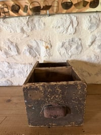Image 2 of Ancien tiroir de quincaillerie numéro 6/9 - Objet décoration ancien