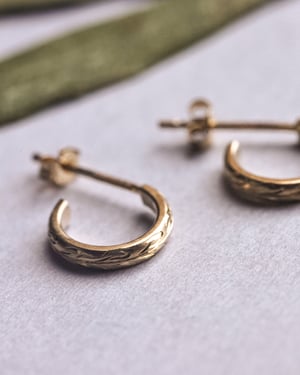 Image of 9ct gold ‘Olive Leaf’ engraved hoop earrings.