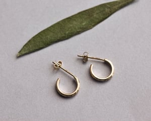 Image of 9ct gold ‘Olive Leaf’ engraved hoop earrings.
