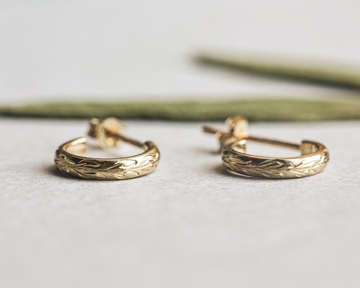 Image of 9ct gold ‘Olive Leaf’ engraved hoop earrings.
