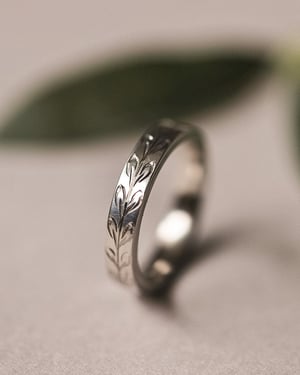 Image of Platinum 4mm ‘Olive leaf’ engraved flat court ring in matte finish