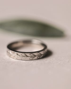 Image of Platinum 4mm ‘Olive leaf’ engraved flat court ring in matte finish