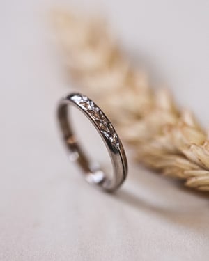 Image of 18ct white gold 3mm 'Barleycorn' ring