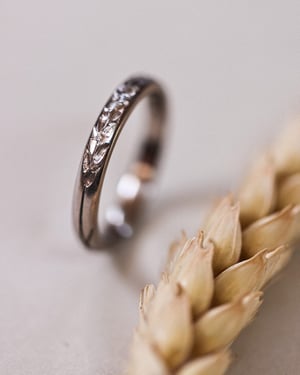 Image of 18ct white gold 3mm 'Barleycorn' ring