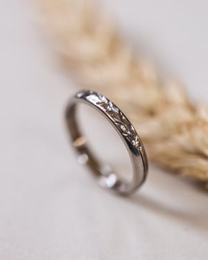 Image of 18ct white gold 3mm 'Barleycorn' ring